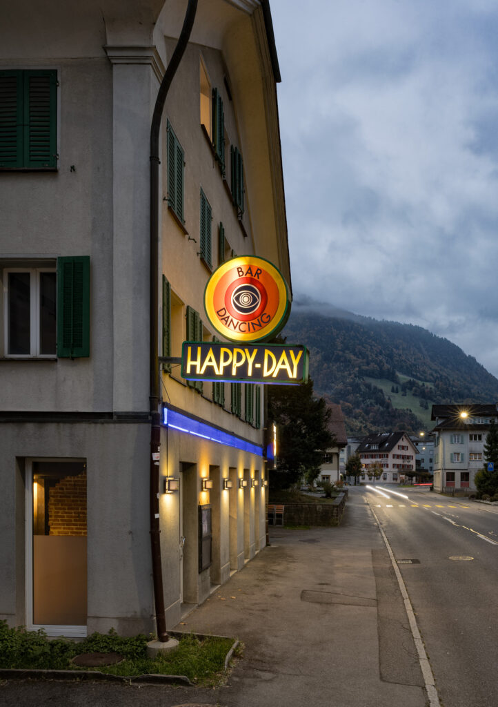 NO TIME TO LOSE. Von Stubeten, Dancings und Discos